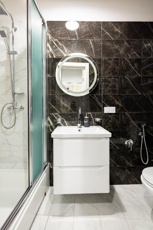 Alfa Apartments Grushevskoho 7 リヴィウ エクステリア 写真