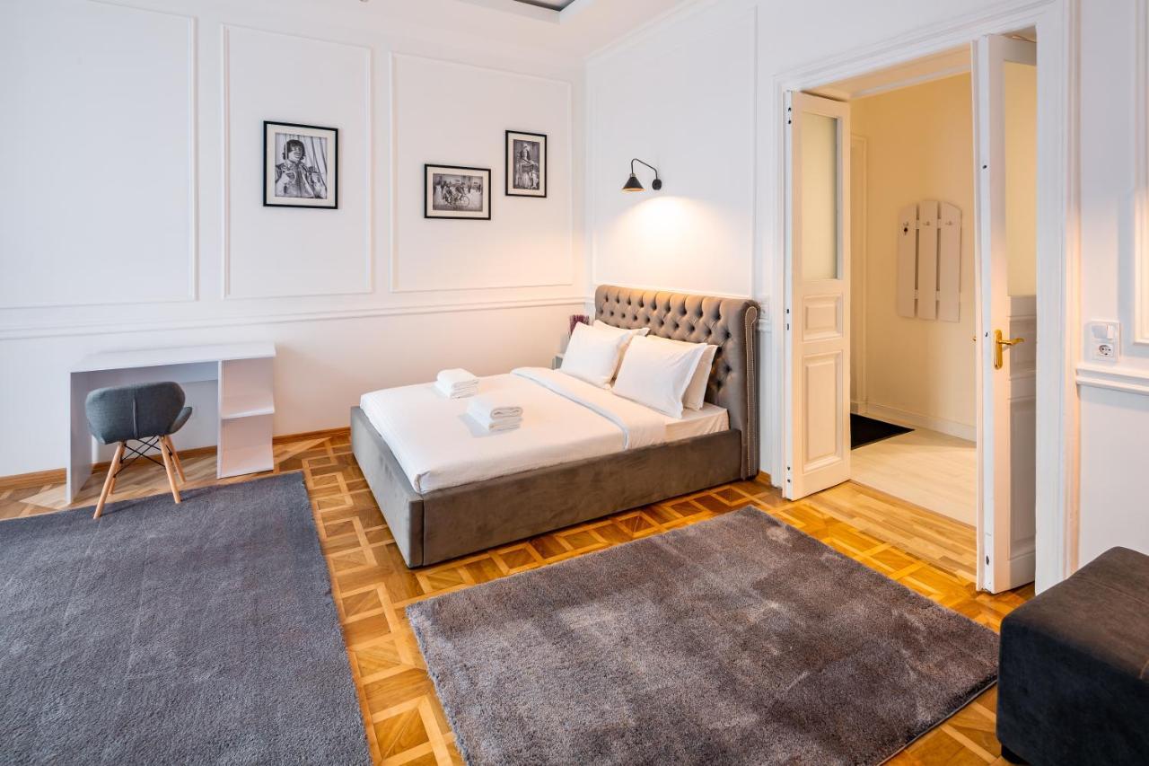 Alfa Apartments Grushevskoho 7 リヴィウ エクステリア 写真