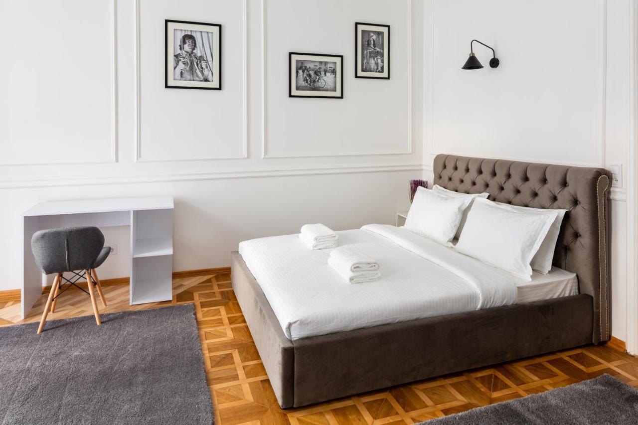 Alfa Apartments Grushevskoho 7 リヴィウ エクステリア 写真