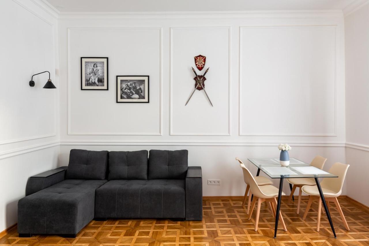 Alfa Apartments Grushevskoho 7 リヴィウ エクステリア 写真