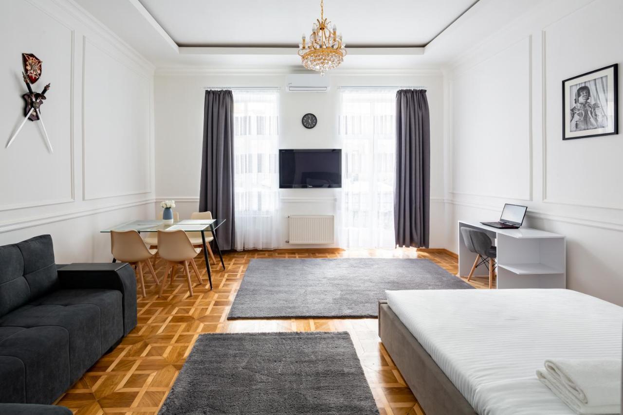 Alfa Apartments Grushevskoho 7 リヴィウ エクステリア 写真