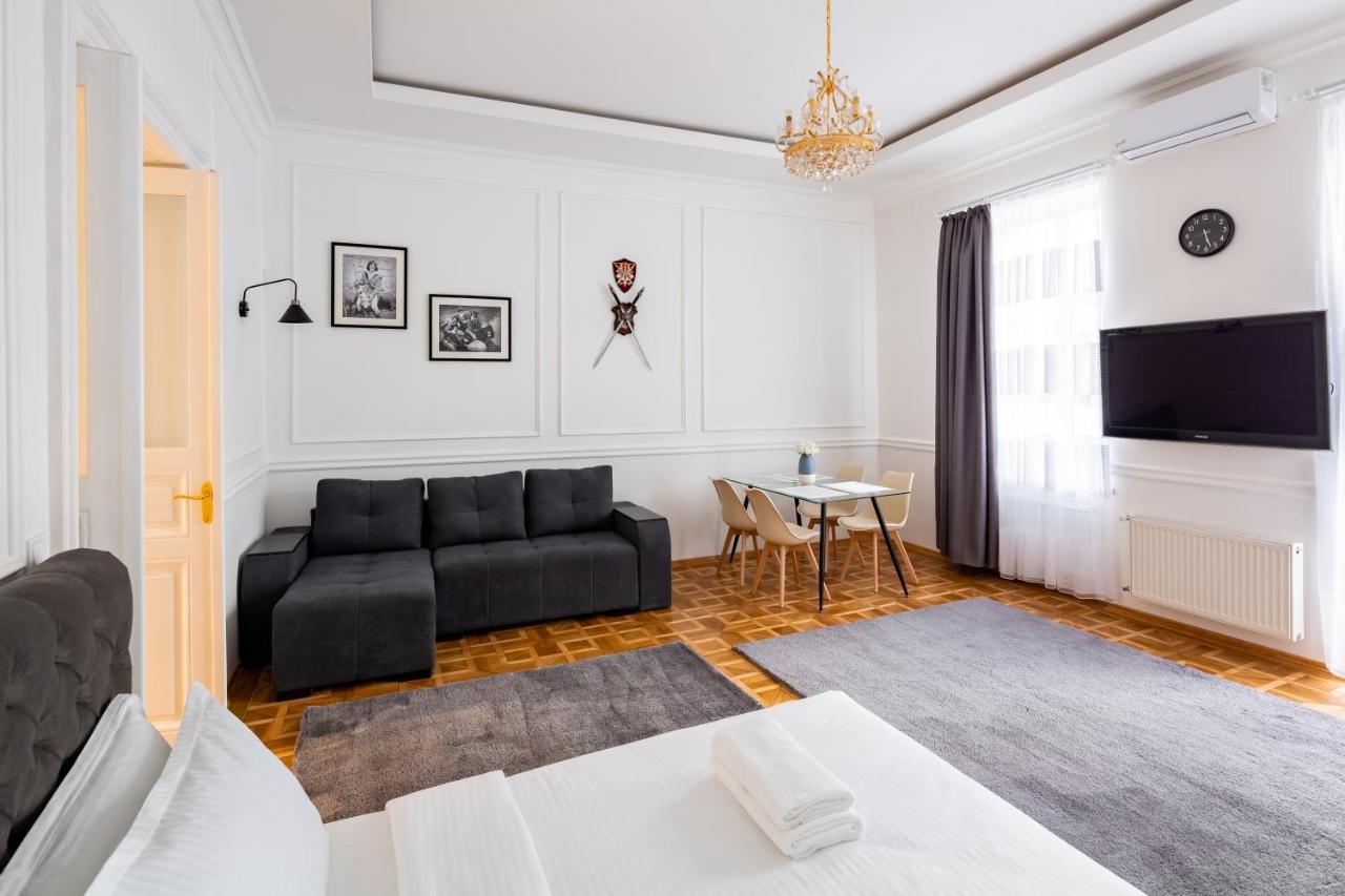 Alfa Apartments Grushevskoho 7 リヴィウ エクステリア 写真